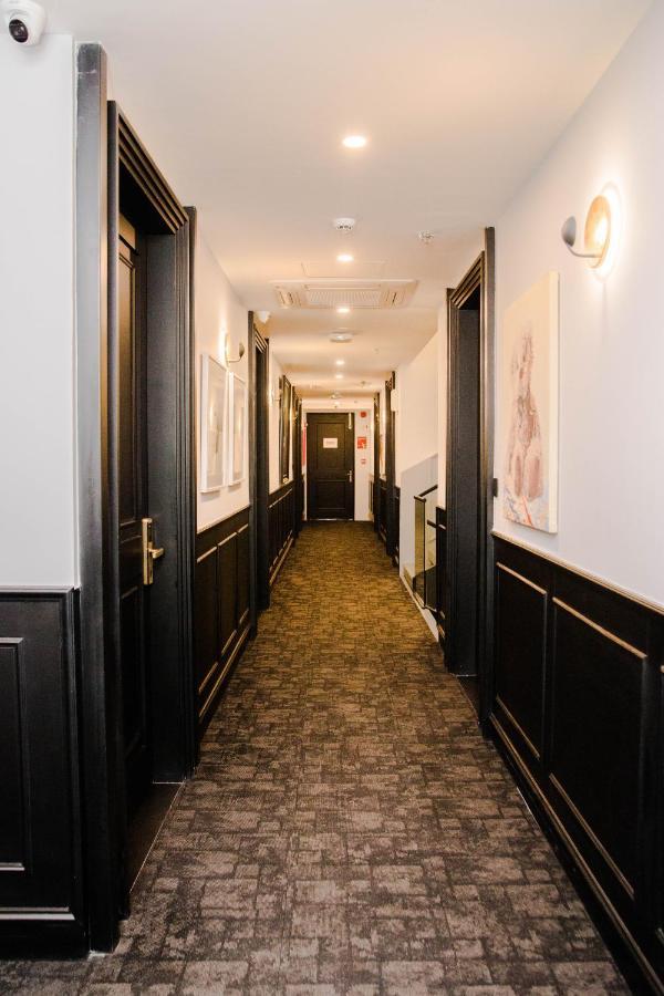 Ambiance Boutique Art Hotel Lahore Exterior foto A typical corridor