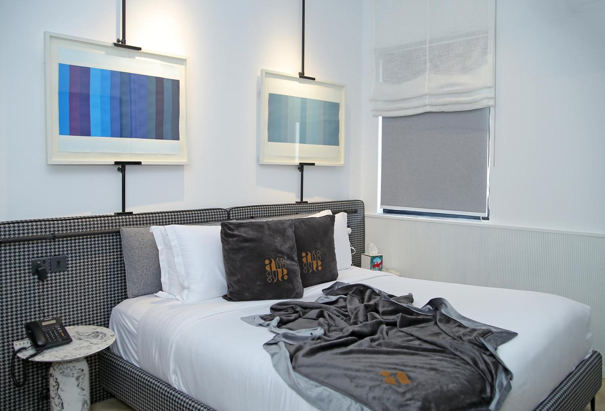 Ambiance Boutique Art Hotel Lahore Habitación foto A bedroom at the Standard East Village