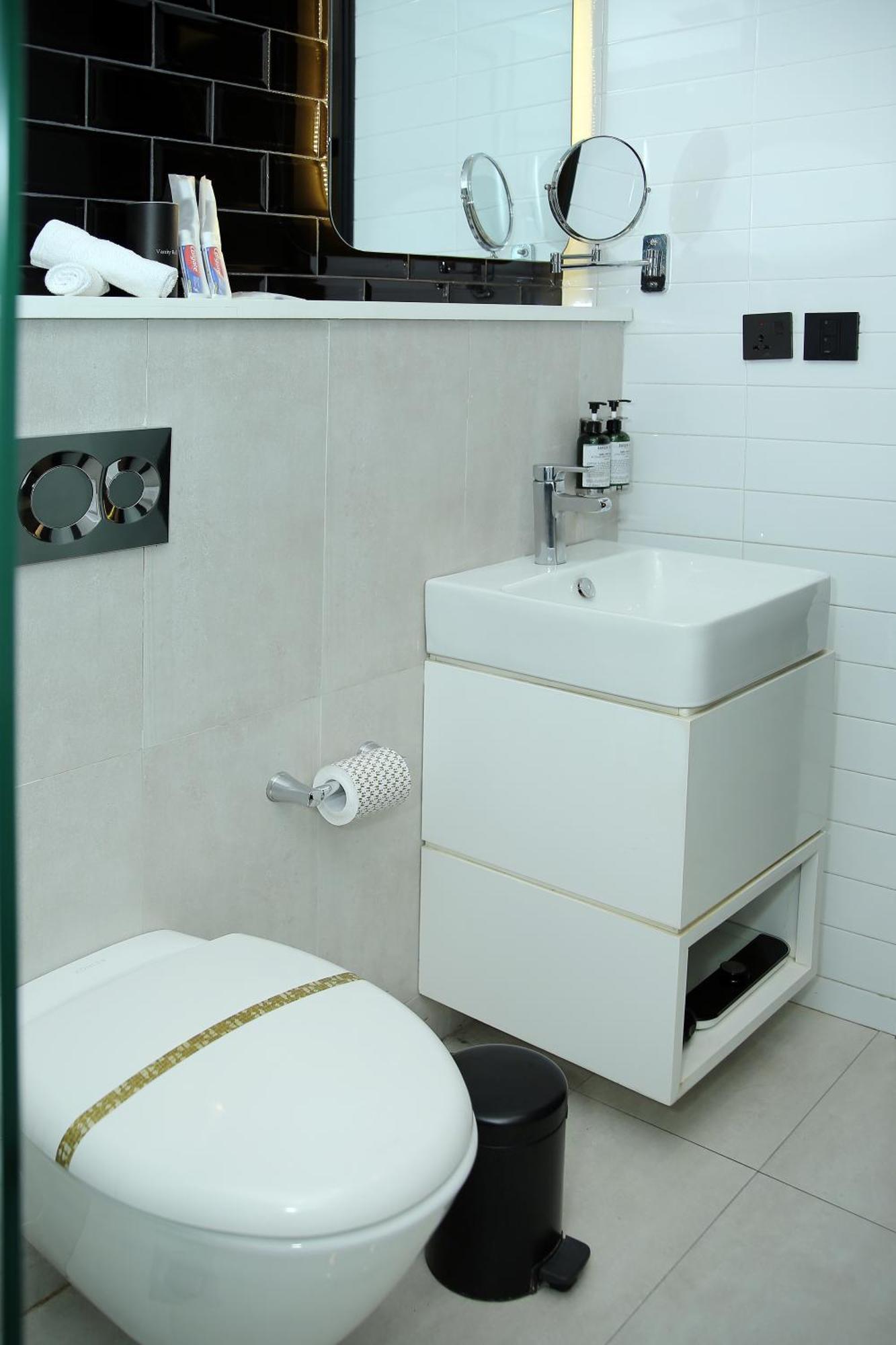 Ambiance Boutique Art Hotel Lahore Habitación foto A modern bathroom